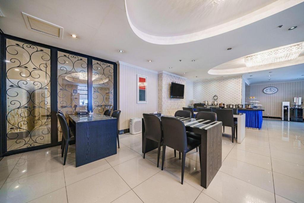 Hotel Olympic Changwon Exterior photo