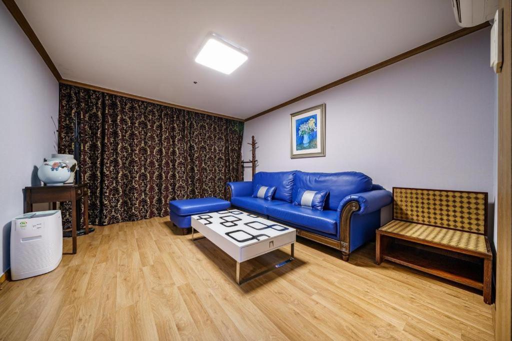 Hotel Olympic Changwon Exterior photo