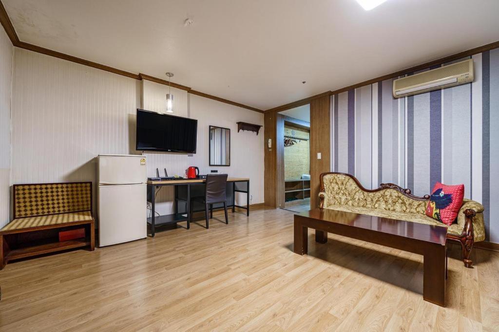 Hotel Olympic Changwon Exterior photo