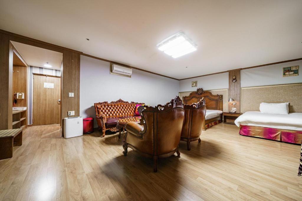 Hotel Olympic Changwon Exterior photo