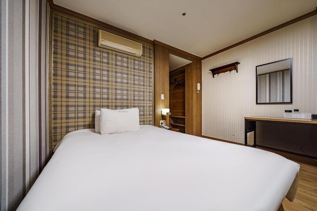 Hotel Olympic Changwon Exterior photo