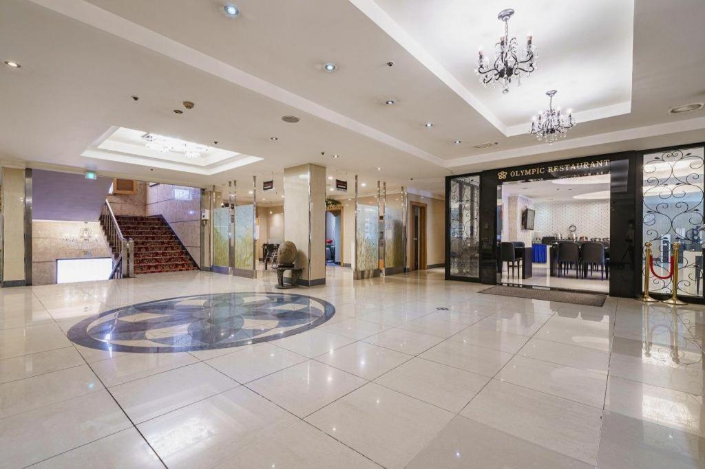 Hotel Olympic Changwon Exterior photo
